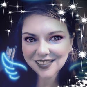 Meet your Posher, Adrianne